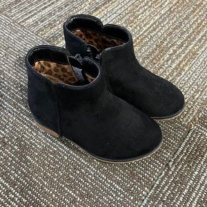 Cat & Jack - Girls Black ankle booties - Size 6T